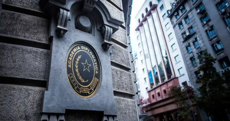 Eliminan Asignacion Escolar Diplomaticos Chile Presupuesto (1)