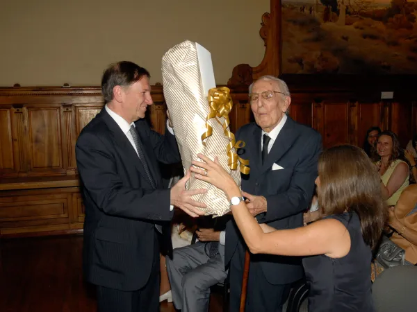 Homenaje A Don Alejandro Silva Bascunan